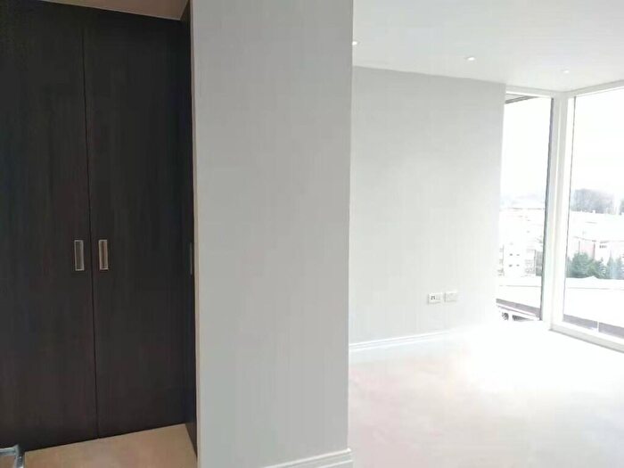 2 Bedroom Apartment To Rent In Queenshurst Square, Kingston Upon Thames, Surrey, KT2