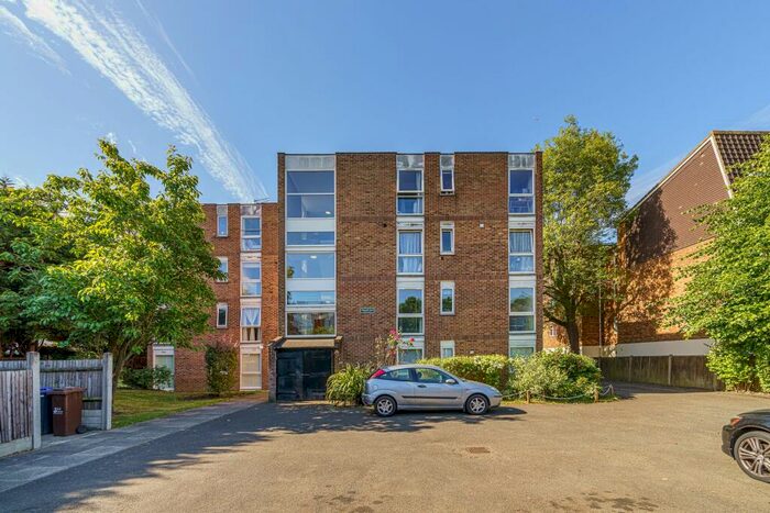 1 Bedroom Flat To Rent In Albemarle Road, Beckenham, BR3