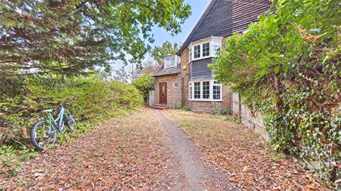 4 Bedroom Semi-Detached House For Sale In Cool Oak Lane, London, NW9