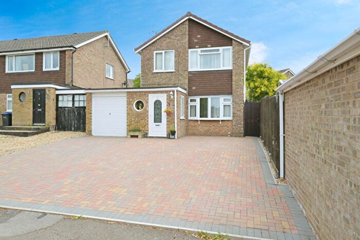 3 Bedroom Link Detached House For Sale In Ash Rise, Northampton, NN2