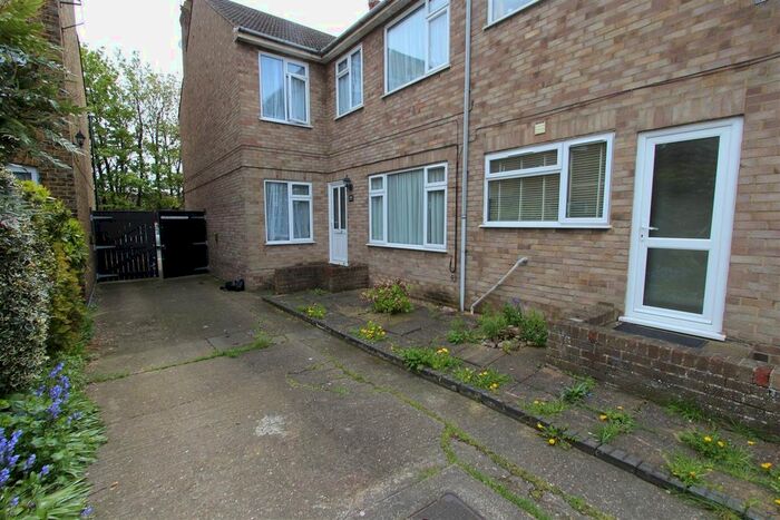 2 Bedroom Flat To Rent In Albany Road, Sittingbourne, ME10