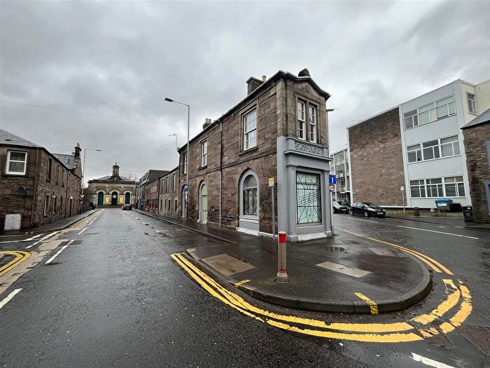 2 Bedroom Flat To Rent In Charterhouse Lane, Perth, PH2