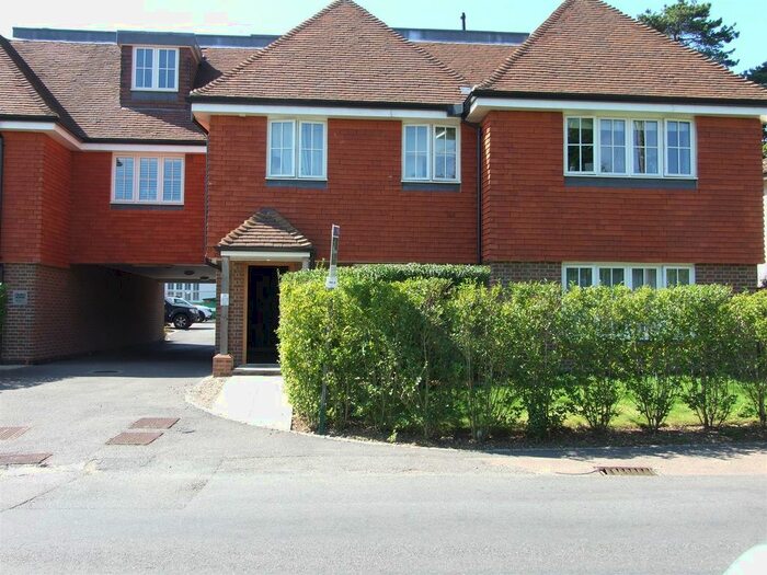1 Bedroom Flat To Rent In Chequers Lane, Walton On The Hill, Tadworth, KT20