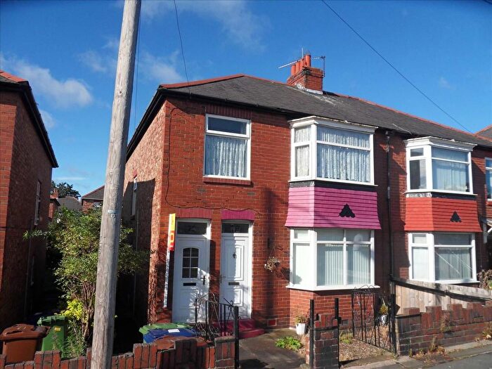 3 Bedroom Flat To Rent In Benfield Road, Newcastle Upon Tyne, NE6