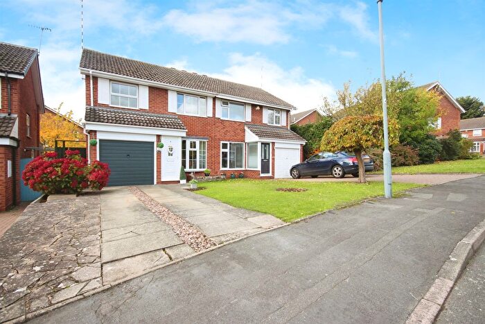 3 Bedroom Semi Detached House For Sale In Eastley Crescent, Warwick, CV34
