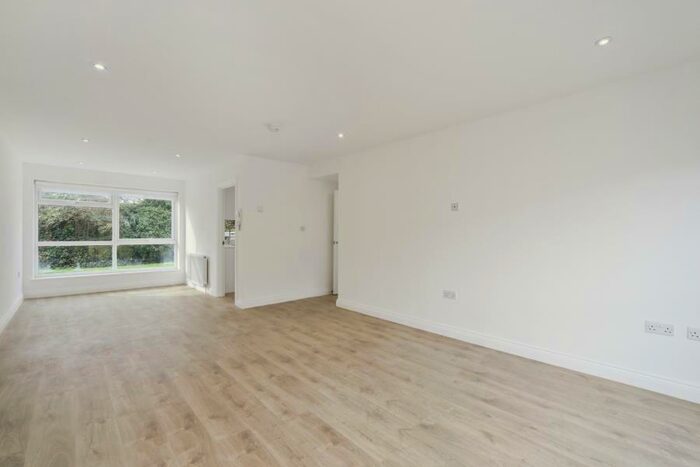 2 Bedroom Apartment To Rent In Heath View, East Finchely, London, N2