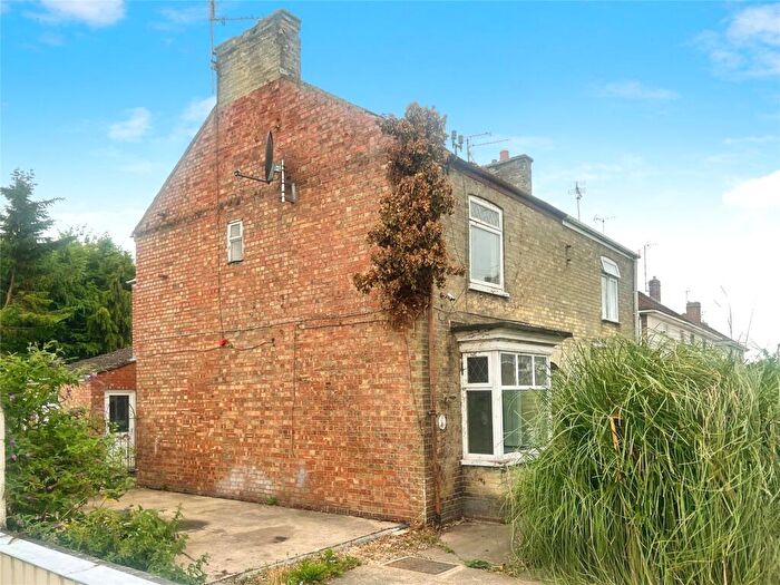 3 Bedroom Semi-Detached House For Sale In Albert Street, Spalding, Lincolnshire, PE11