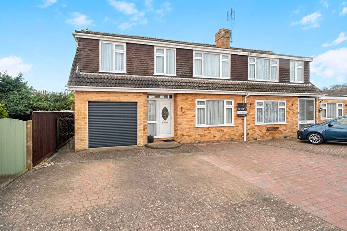 4 Bedroom Chalet For Sale In Mountbatten Close, Thetford, IP24