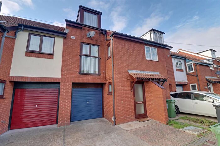 3 Bedroom Town House To Rent In Fourth Street, Portsmouth, PO1