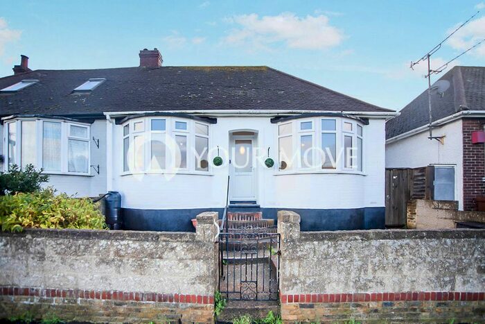 2 Bedroom Bungalow To Rent In Delce Road, Rochester, Kent, ME1