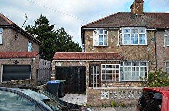 3 Bedroom Terraced House To Rent In Stockton Road, Edmonton, N18
