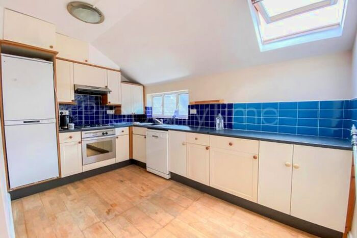 4 Bedroom Flat To Rent In Walm Lane, Willesden Green, NW2