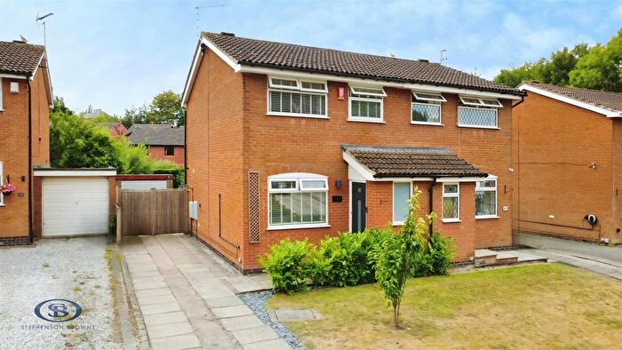 3 Bedroom Semi-detached House For Sale In Thames Close, Congleton, CW12