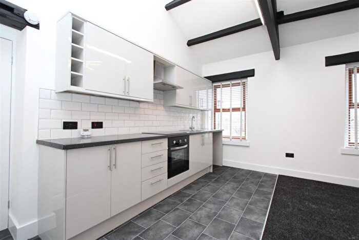 3 Bedroom Apartment To Rent In Bradford Road, Birkenshaw, Bradford, BD11