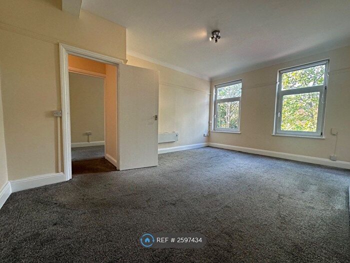 2 Bedroom Flat To Rent In London Road, London, SW16