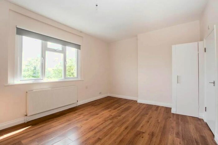 Studio To Rent In Mount View Road, Crouch End, London, N4