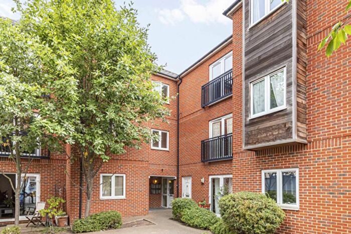 2 Bedroom Flat To Rent In Solway Road, East Dulwich, SE22