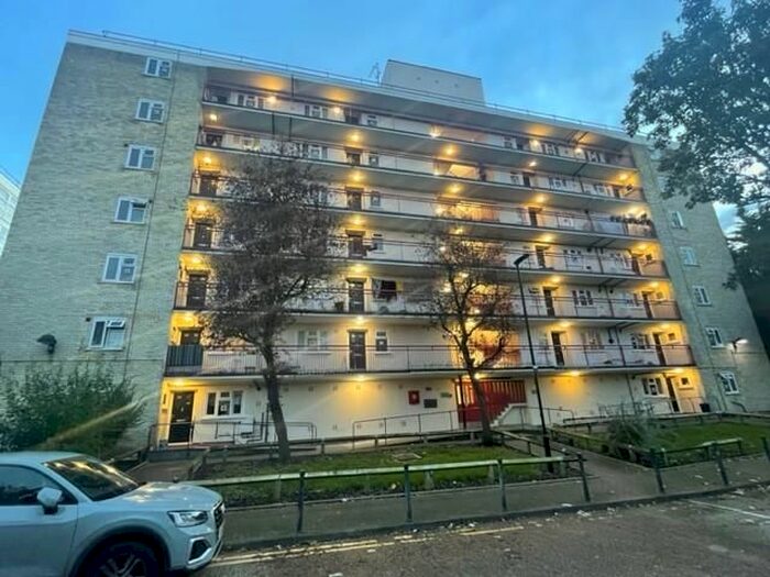 3 Bedroom Flat To Rent In Basil Spence House, Wood Green, London, N22