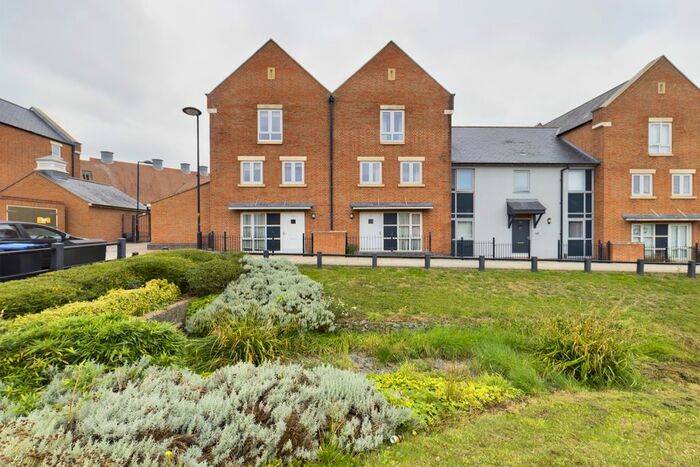 5 Bedroom Terraced House To Rent In Scribers Drive, Upton, Northampton, NN5