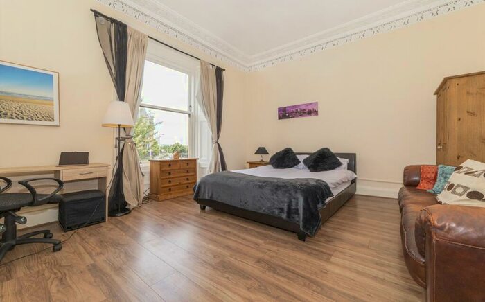 5 Bedroom Flat To Rent In Admiral Street, Glasgow, G41