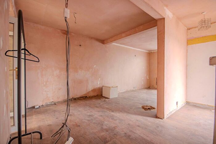 2 Bedroom End Of Terrace House For Sale In New Road, Ynysybwl, CF37