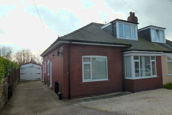 3 Bedroom Semi-Detached Bungalow To Rent In Oaklands Avenue, Howden, DN14