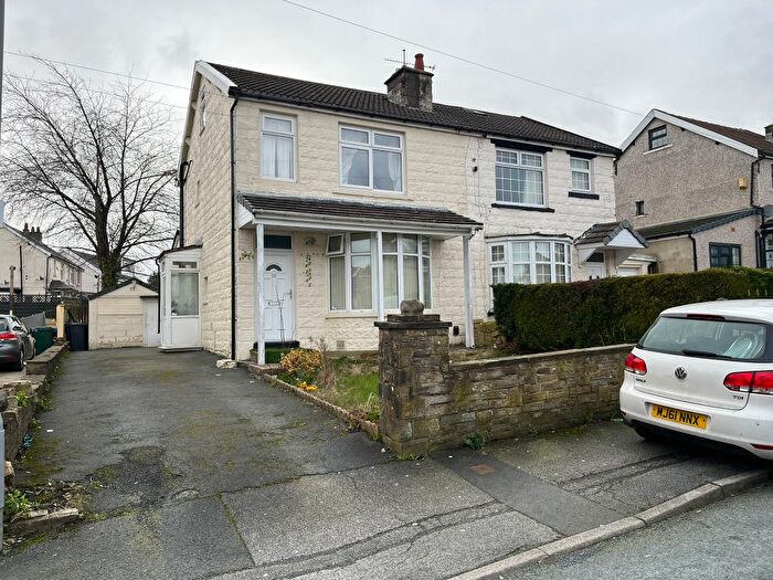 3 Bedroom Semi Detached House To Rent In Lynton Avenue, Bradford, BD9
