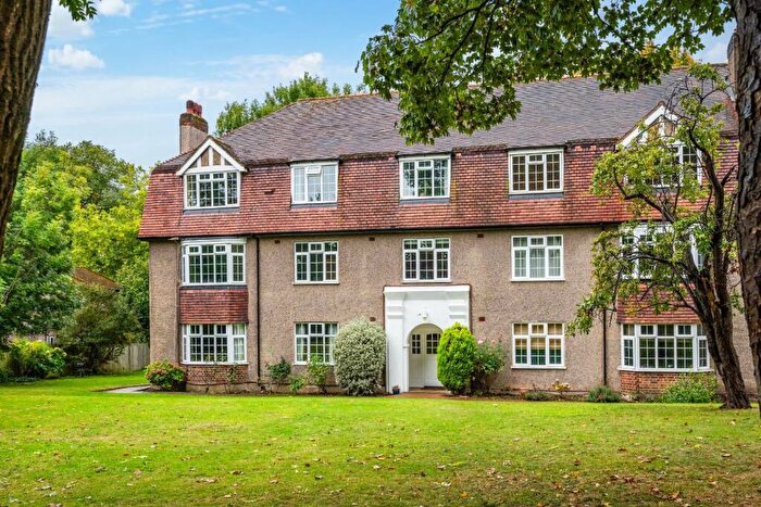 3 Bedroom Flat For Sale In Kingston Road, Ewell Village, KT17
