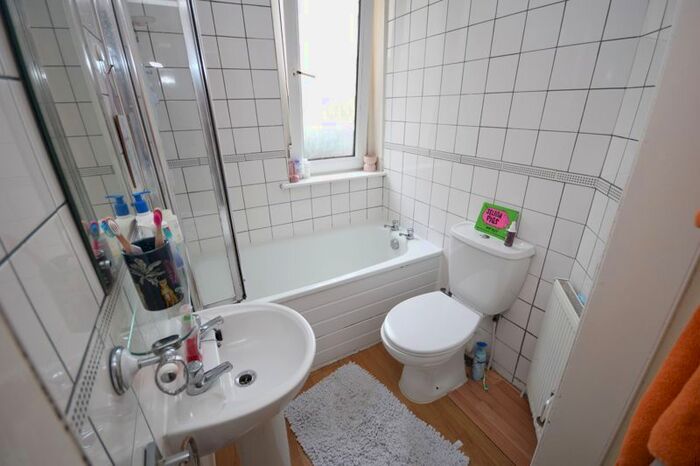 2 Bedroom Flat For Sale In Dick Crescent, Burntisland, KY3