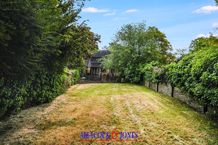 5 Bedroom Detached House To Rent In Mount Avenue, Hutton Mount, Brentwood, CM13