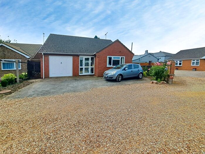 2 Bedroom Bungalow For Sale In Holbeach, Spalding, Lincolnshire, PE12