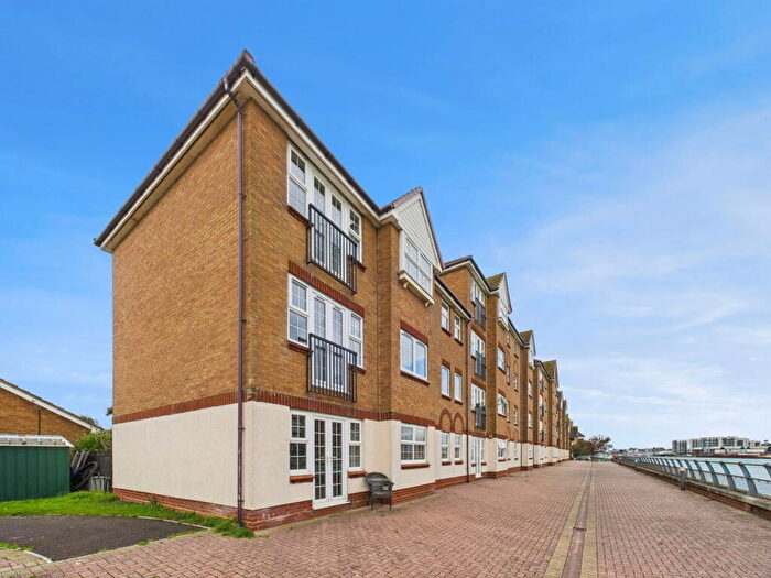 2 Bedroom Flat For Sale In Anchor Close, Shoreham By Sea, BN43
