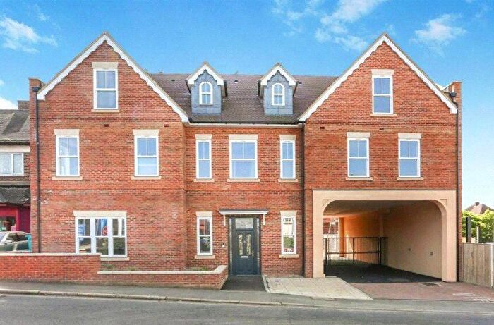 3 Bedroom Flat For Sale In Malden Road, Cheam, SM3