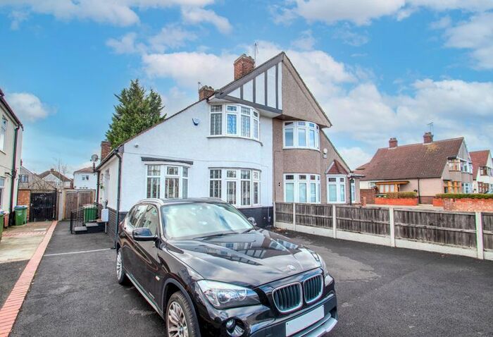 3 Bedroom Semi-Detached House To Rent In Bellegrove Road, Welling, DA16