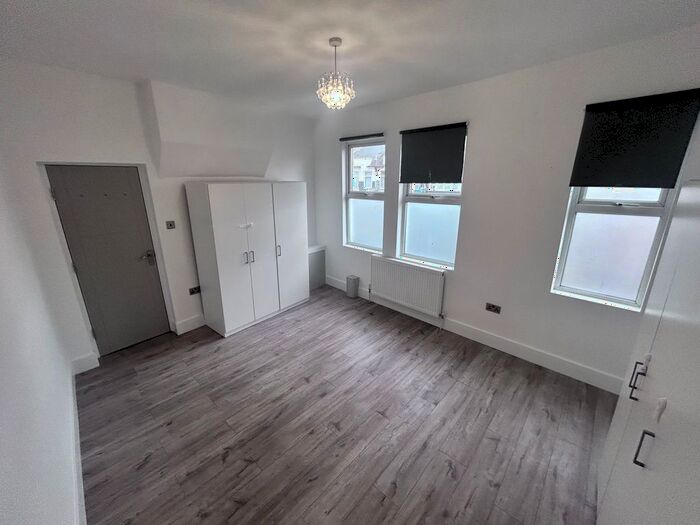 1 Bedroom Flat To Rent In Winchester Road, London, E4