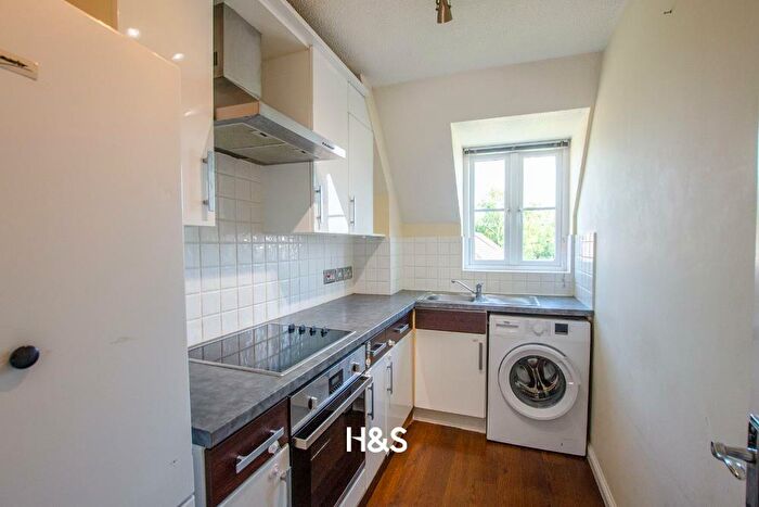 2 Bedroom Apartment For Sale In Winster Avenue, Dorridge, Solihull, B93