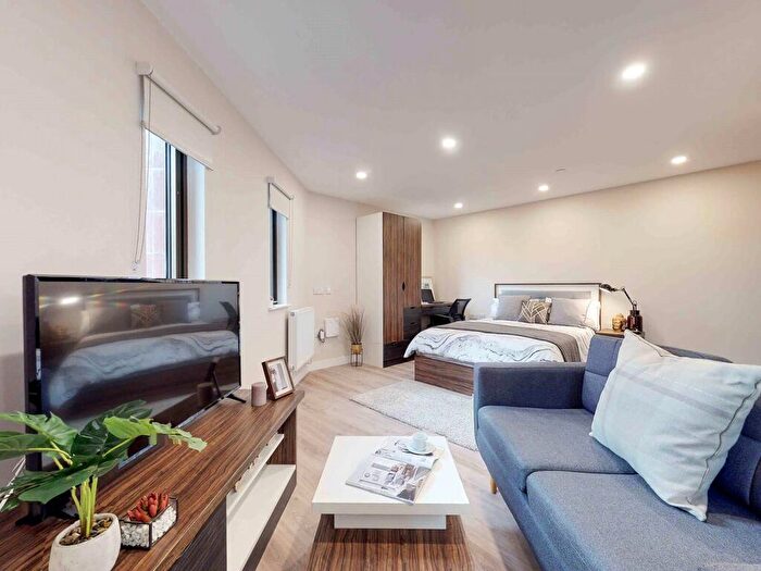 Apartment To Rent In Apt, Apollo Residence #, S1