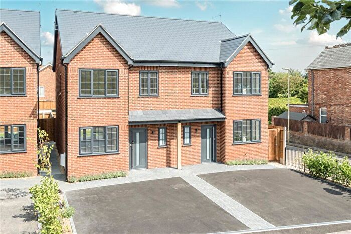 3 Bedroom Semi-Detached House For Sale In Park Road, Farnborough, Hampshire, GU14