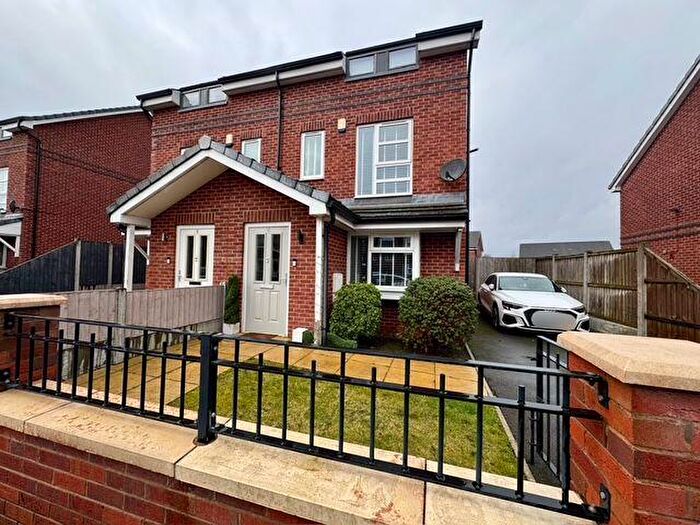 3 Bedroom Town House For Sale In Jenner Road, Woodhouse Park, Manchester, M22