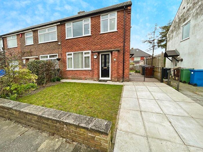 3 Bedroom Semi-Detached House To Rent In Langdale Drive, Bury, BL9