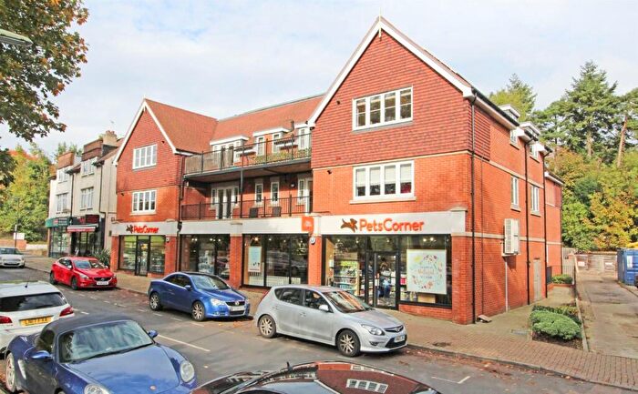 2 Bedroom Apartment To Rent In Waterhouse Lane, Kingswood, KT20