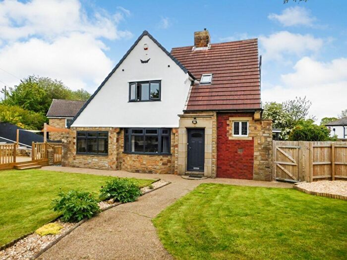 4 Bedroom Detached House To Rent In Birkenshaw Lane, Birkenshaw, BD11
