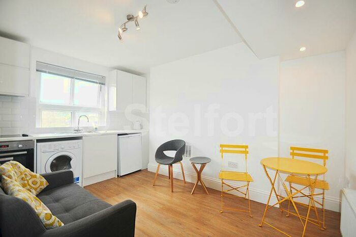 Flat To Rent In Hornsey Road, London, N19
