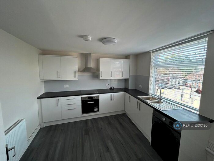 3 Bedroom Maisonette To Rent In Cavendish Road, Emmer Green, Reading, RG4