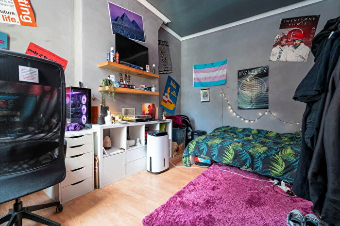 3 Bedroom End Of Terrace House For Sale In Sumner Street, Glossop, SK13