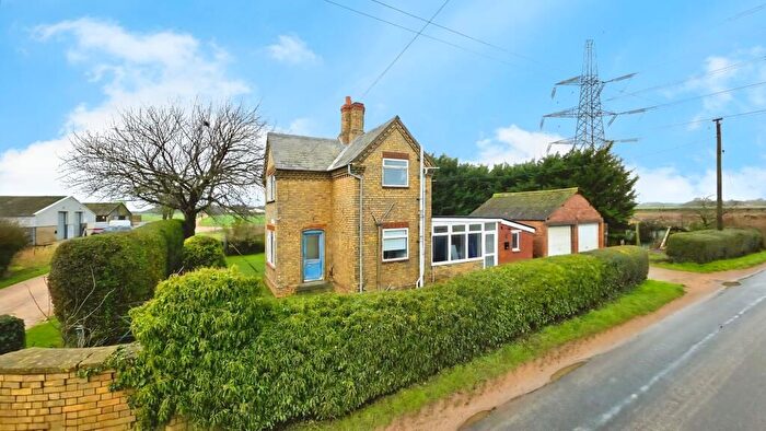 2 Bedroom Detached House For Sale In Roxholm, Sleaford, NG34