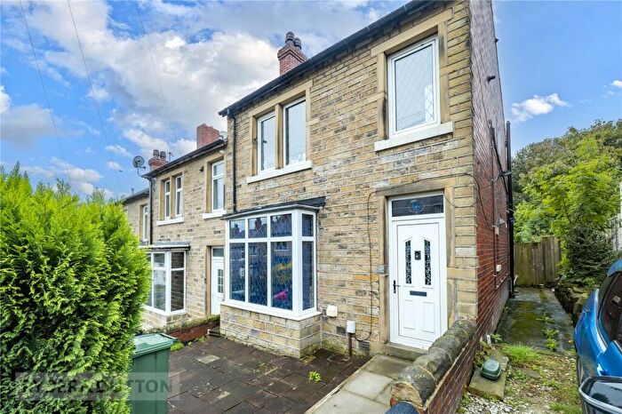 3 Bedroom End Of Terrace House For Sale In Thornfield Avenue, Lockwood, Huddersfield, West Yorkshire, HD4