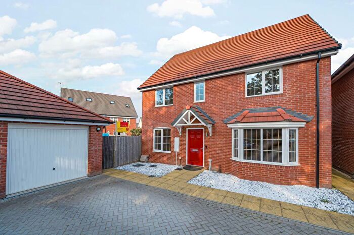4 Bedroom Detached House To Rent In Fullbrook Avenue, Spencers Wood, RG7