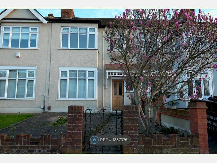 3 Bedroom Terraced House To Rent In Carlton Road, Romford, RM2