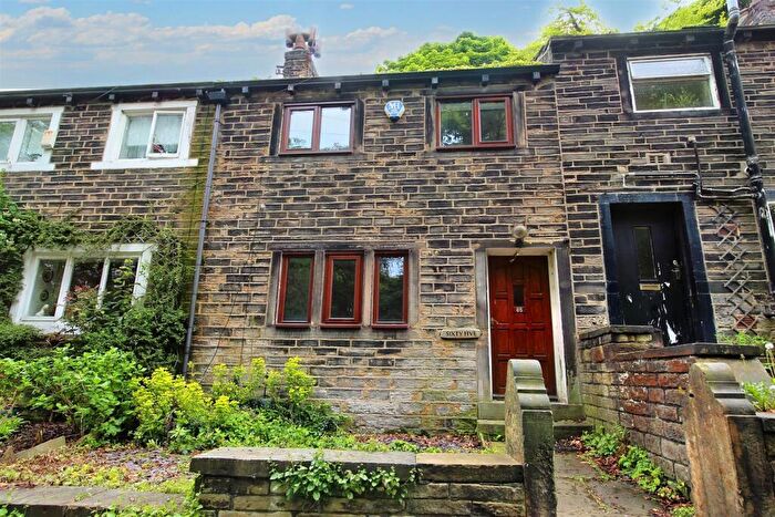 3 Bedroom Cottage To Rent In Dog Kennel Bank, Almondbury, Huddersfield, HD5